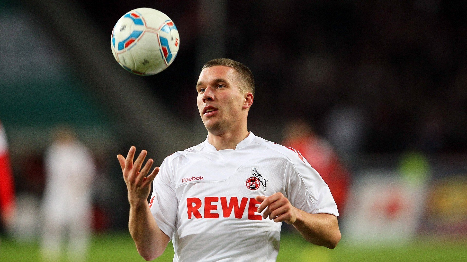 媒体推出战术演示节目为观众普及专业知识增强观赛参与感，战术汇演解说词